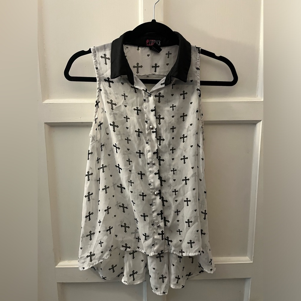 Sleeveless cross pattern blouse